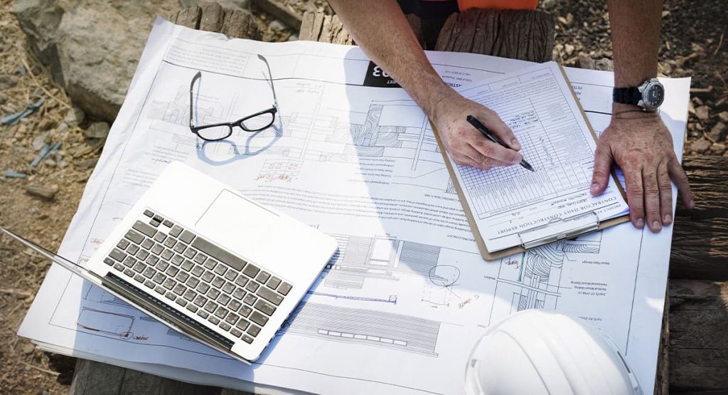 Papiers de déclaration préalable de travaux avec plan de toiture